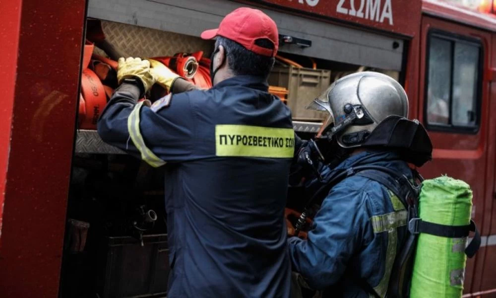 Συναγερμός στην Πιερία: Πυρκαγιά σε κεραμοσκεπή μονοκατοικίας